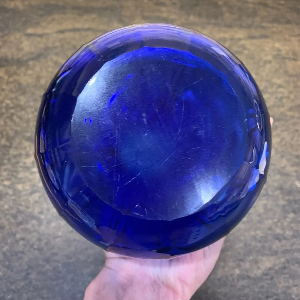 VINTAGE | Blue Glass Ruffle Vase - Picture 4 of 7
